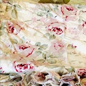 Shabby chic table cloth,beautiful calm colors.